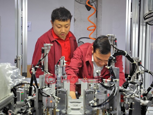 技術工程師調試設備